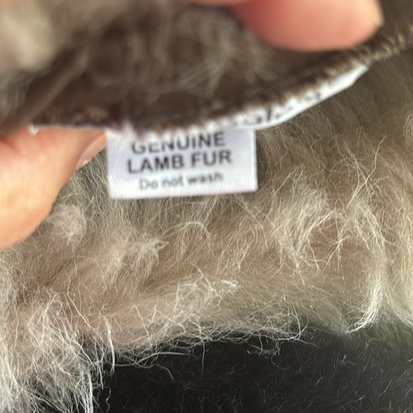 Bloomingdale’s lamb fur and suede cap off white and tan size extra small - Picture 15 of 16